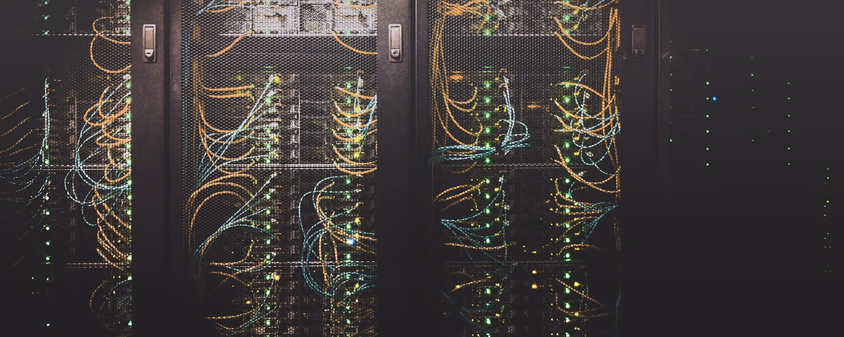 Hosting és domain választás 2026-ban: 12 szempont debreceni cégeknek